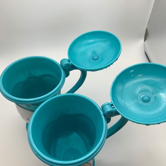 Set of Two Disney On Ice Frozen Elsa & Anna Flip Top Plastic Cups - Picture 7 of 10